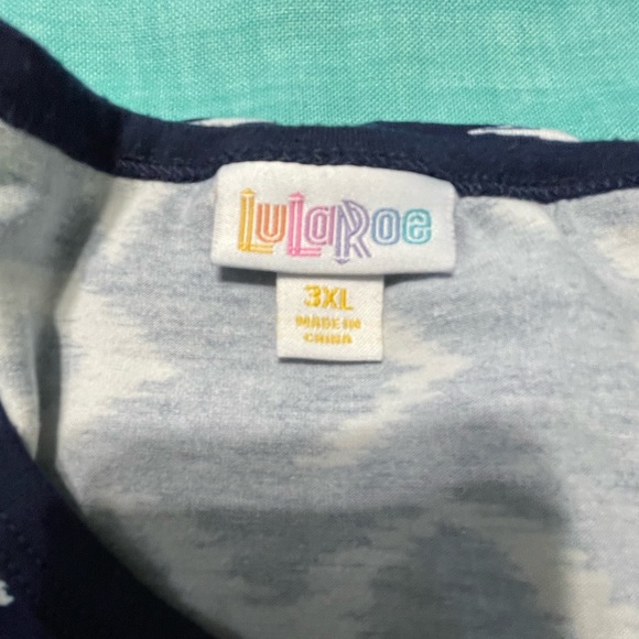 LulaRoe Randy Shirt - Picture 2 of 2